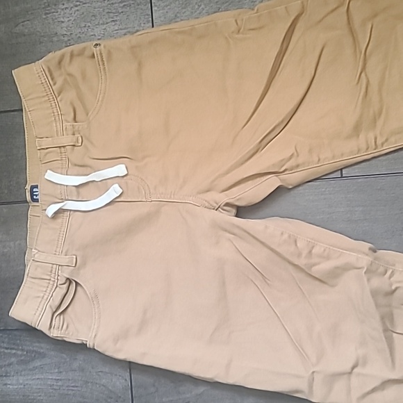 Gap khaki pull on pants - Picture 2 of 3